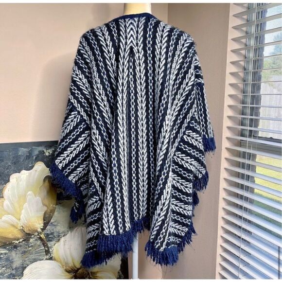 Anthropologie Sleeping On Snow Poncho Sweater With Pockets Fringe Hem - Picture 9 of 10